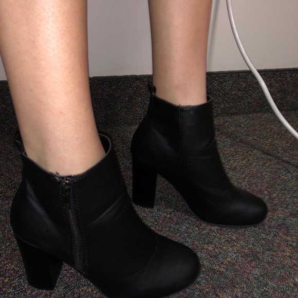 Ardent Black Booties - Picture 2 of 3